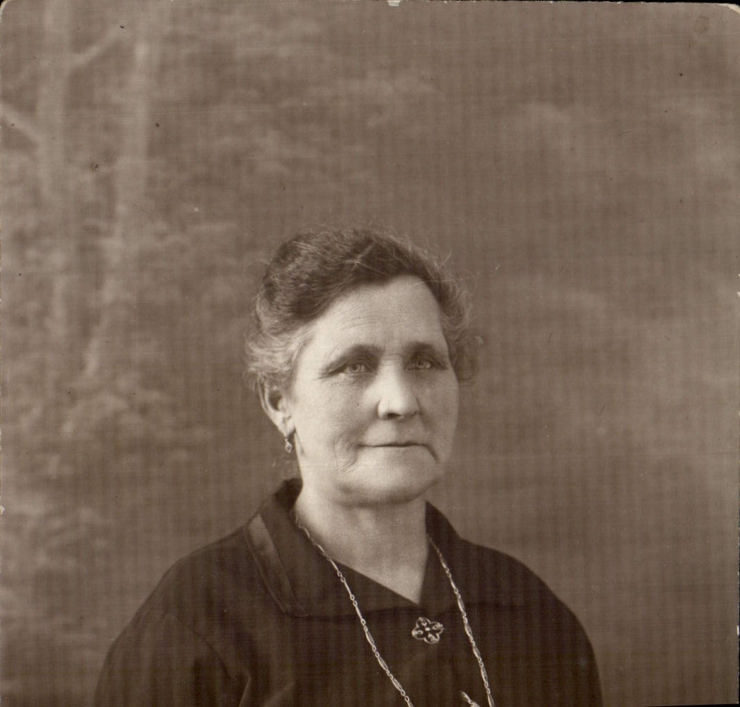 CARTE PHOTO Femme Pommerol