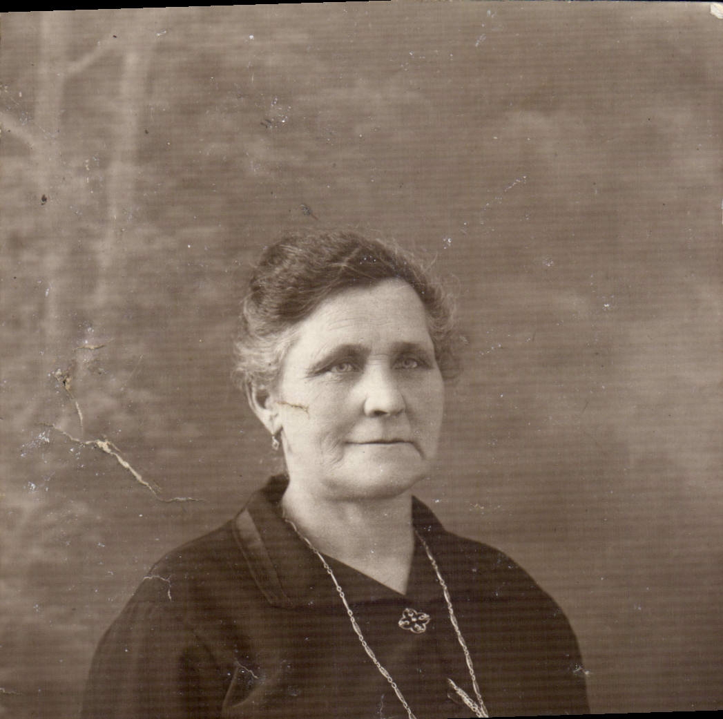 CARTE PHOTO Femme Pommerol