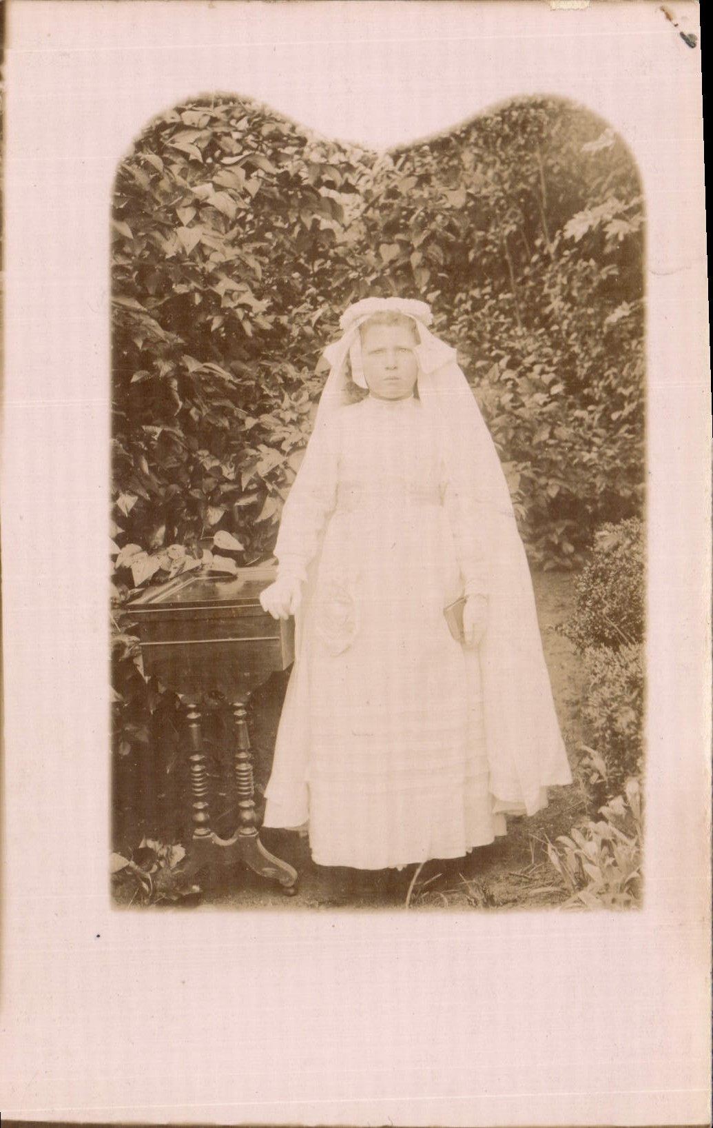 CARTE PHOTO Enfant Communiante