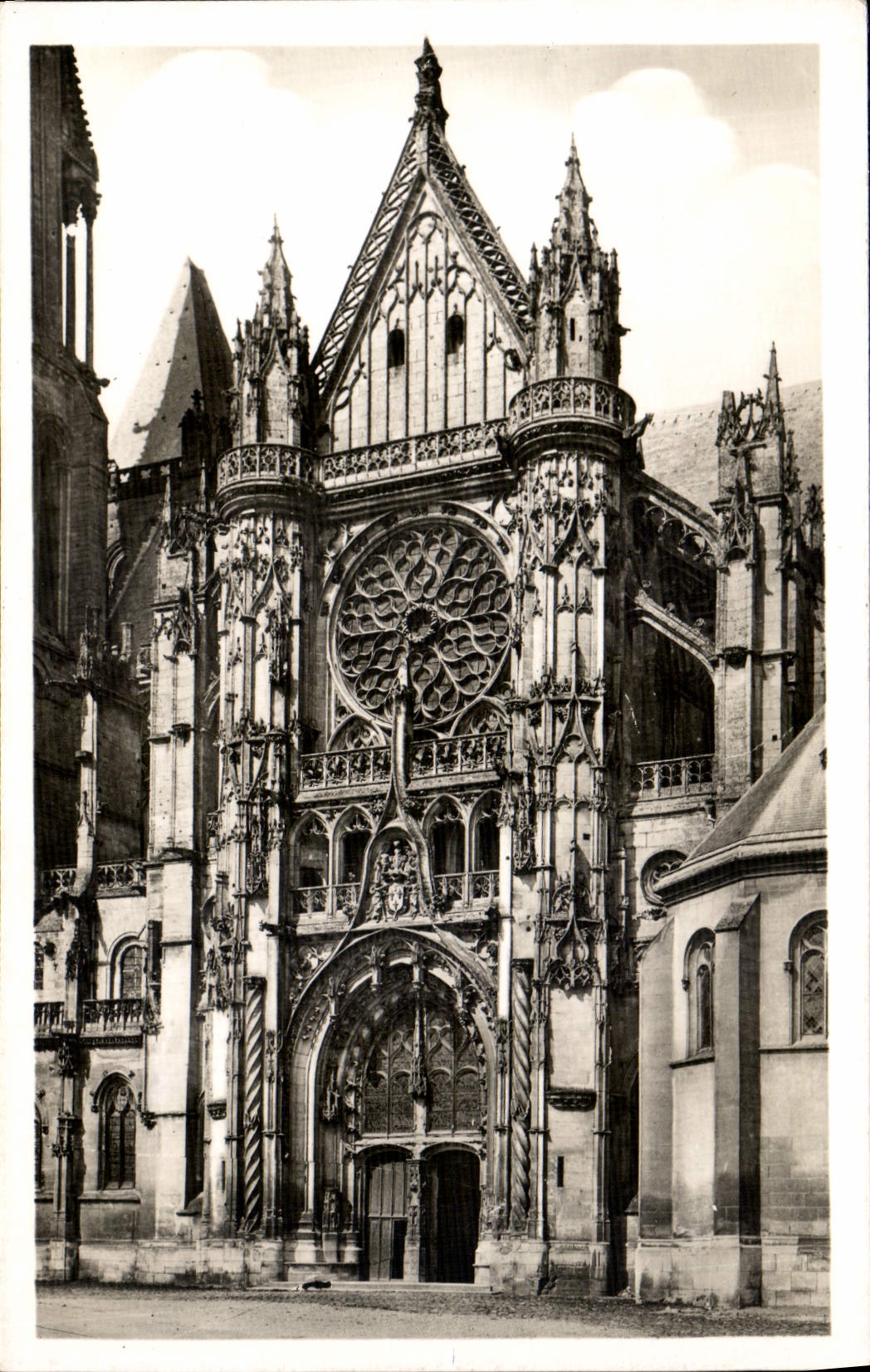 CPA Senlis Oise La Cathedrale Le Portail Sud