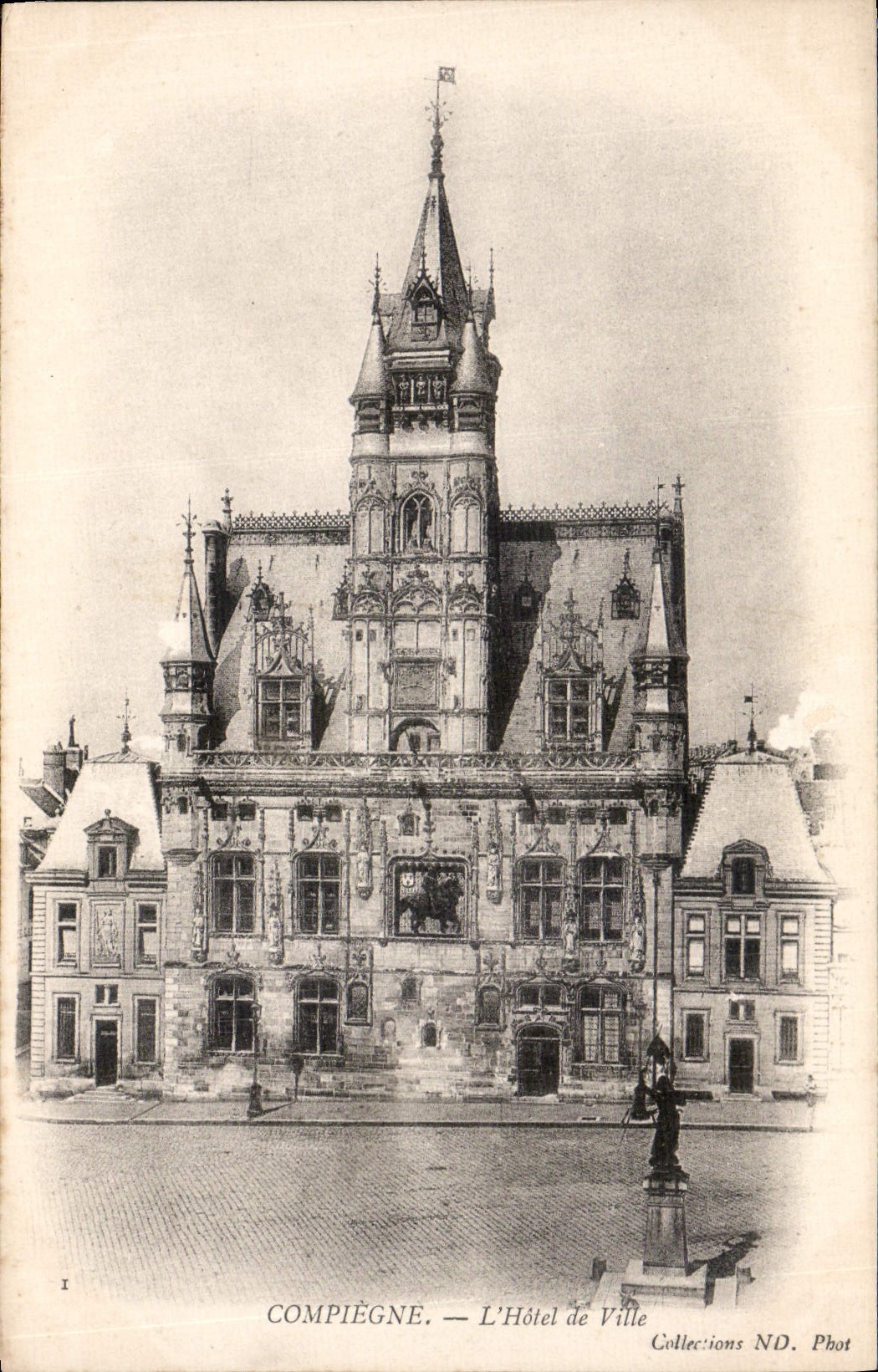 CPA Compiegne L'Hotel de Ville 