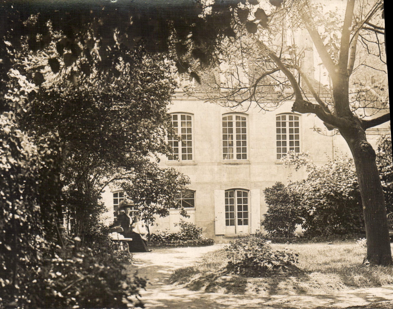 CARTE PHOTO Paris Victor Hugo Femme