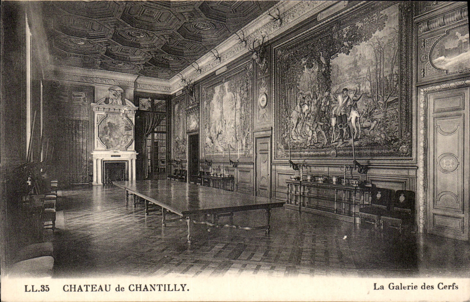 CPA Chateau de Chantilly La Galerie des Cerfs