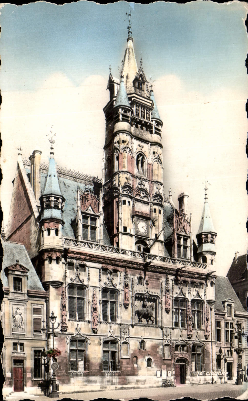 CPA Compiegne Oise Hotel de Ville construit de 1502 a 1510 
