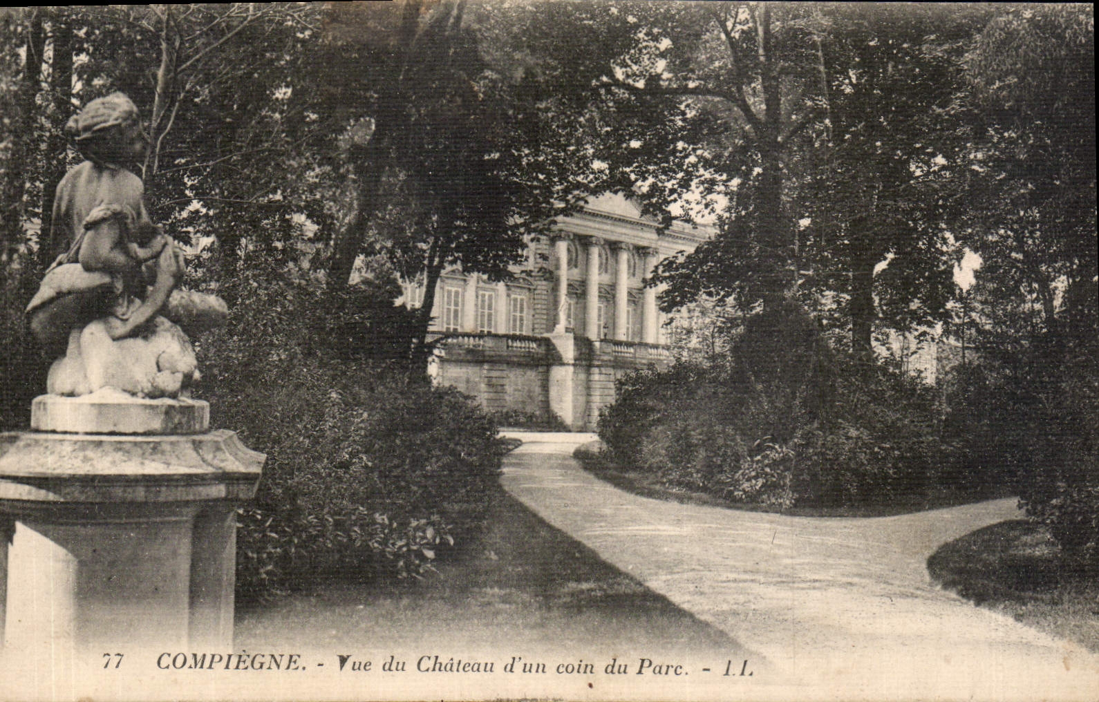 CPA Compiegne vue du Chateau d'un coin du Parc 