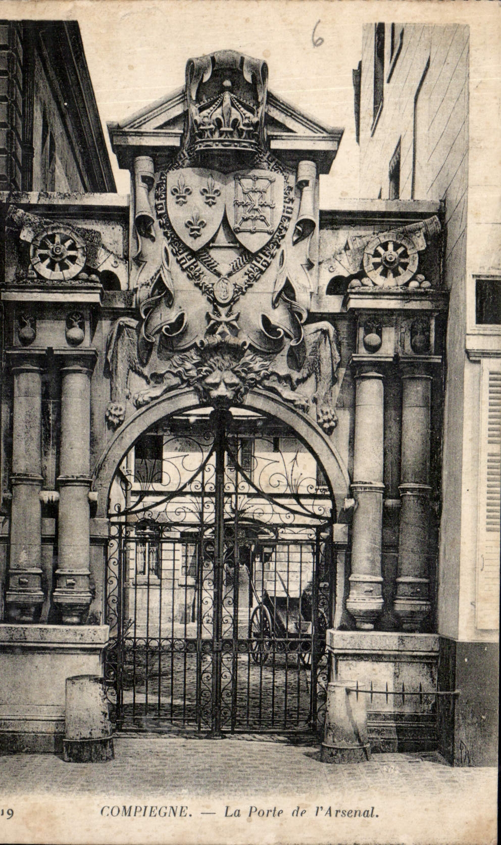 CPA Compiegne la Porte de l'Arsenal 