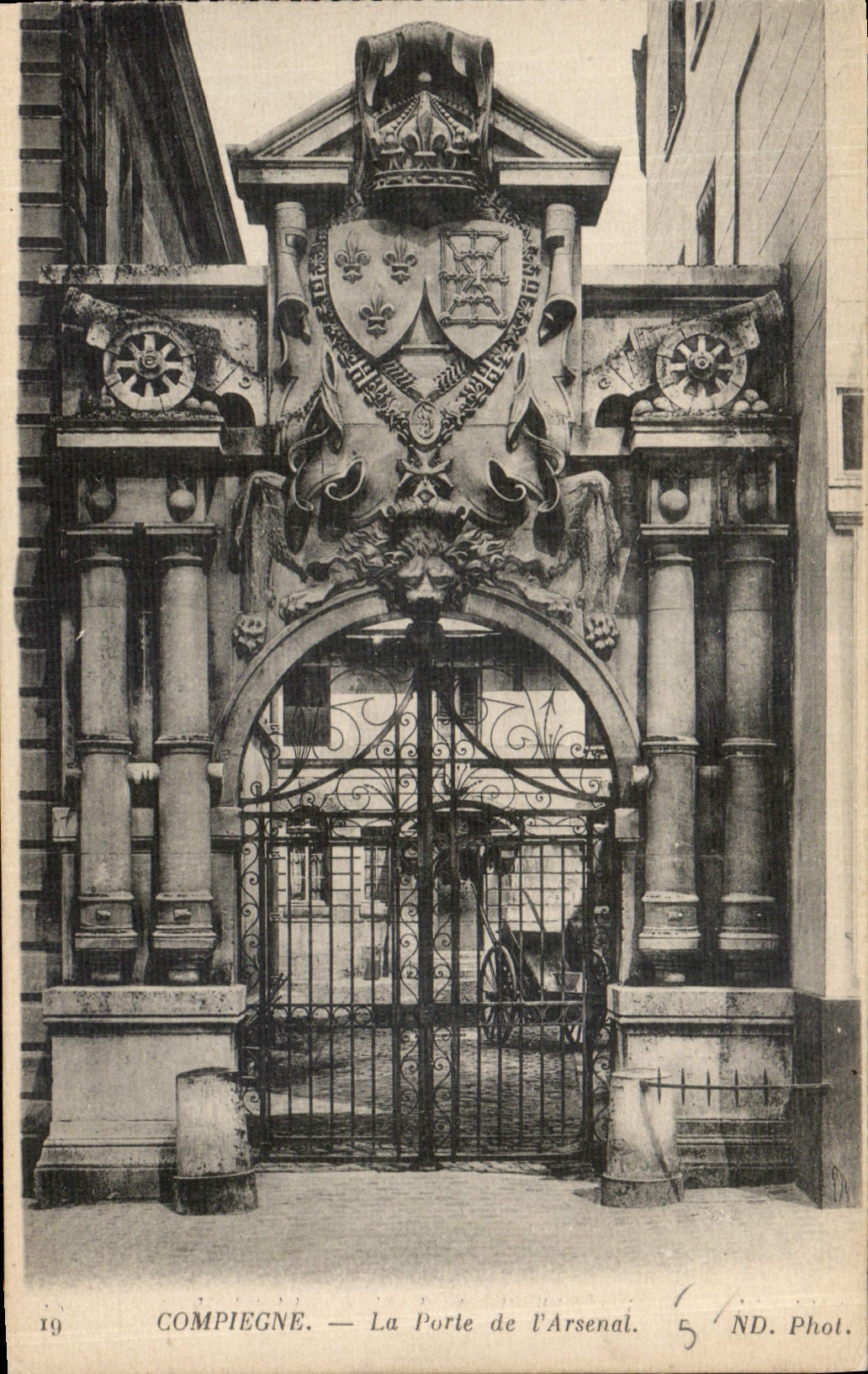 CPA Compiegne la Porte de l'Arsenal 