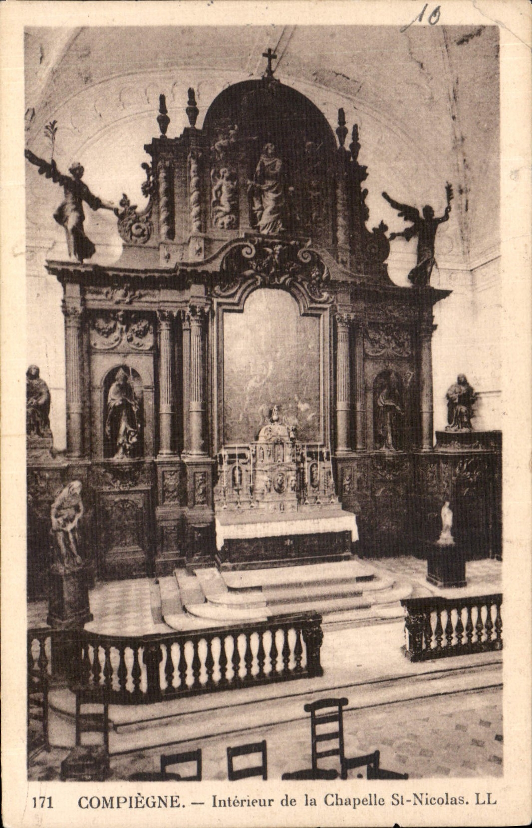 CPA Compiegne Interieur de la Chapelle St Nicolas 