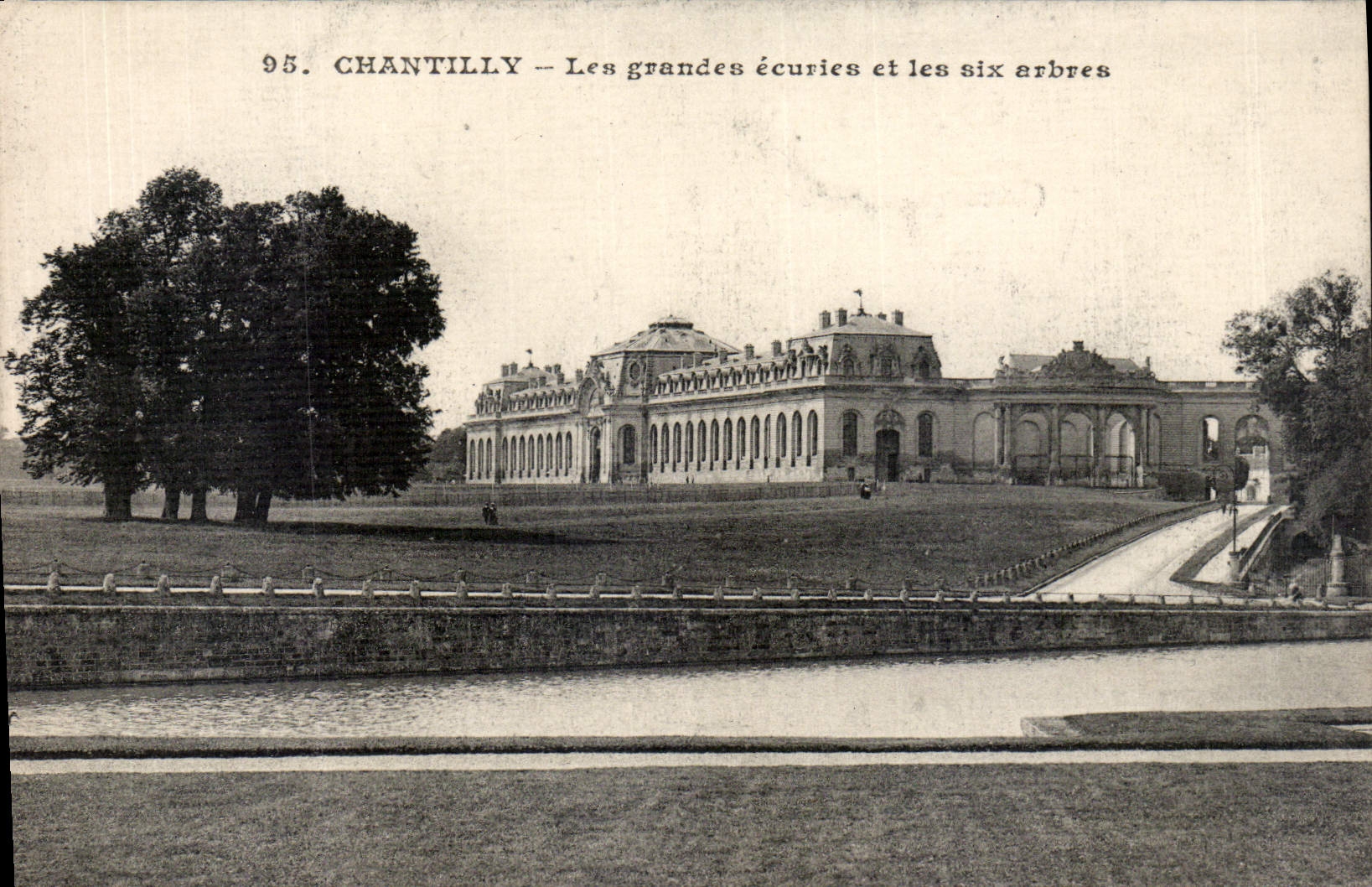 CPA Chantilly les grandes ecuries et les six arbres