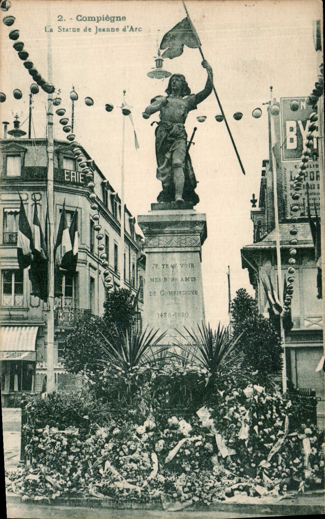 CPA Compiegne la Statue de Jeanne d'Arc 