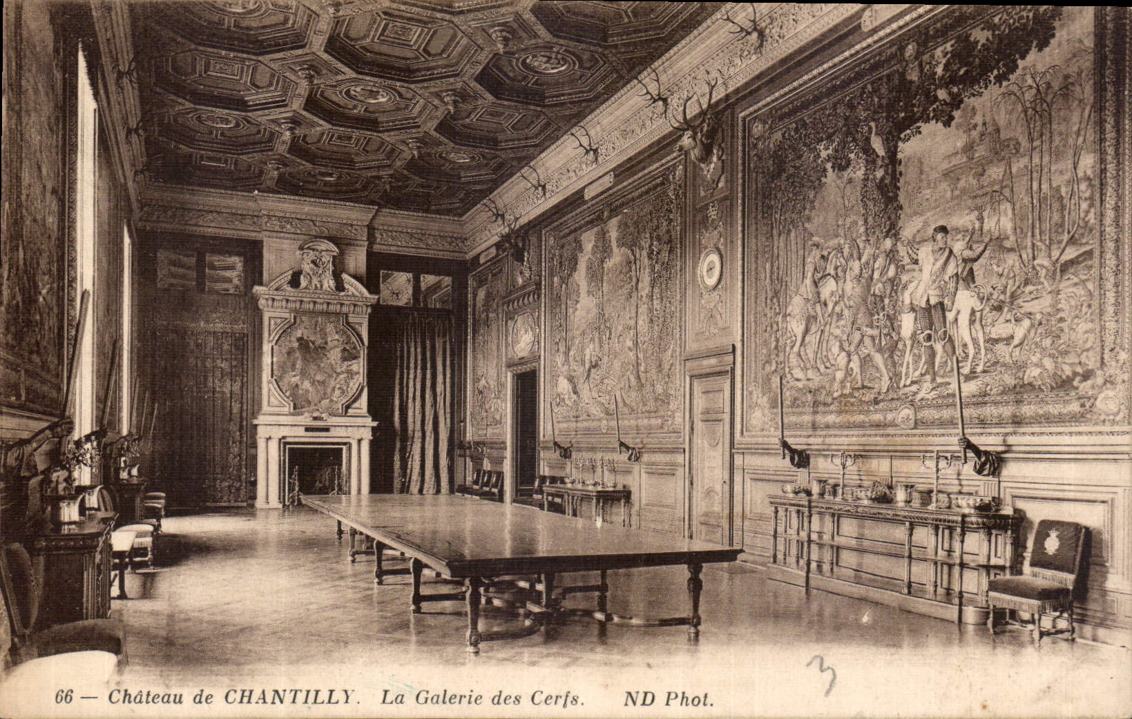 CPA Chateau de Chantilly la Galerie des Cerfs