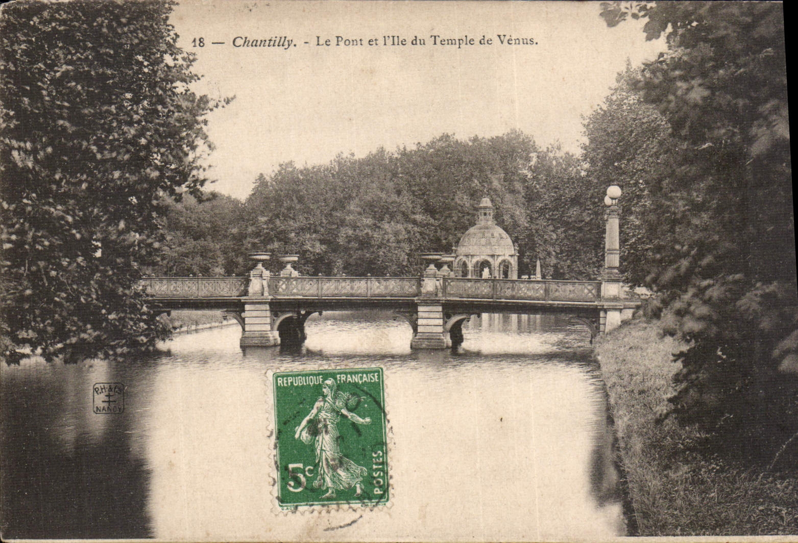 CPA Chantilly le Pont et l'Ile du Temple de Venus