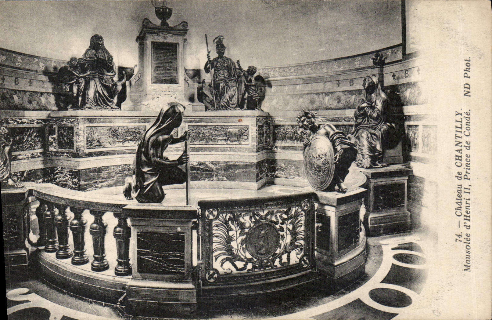 CPA Chateau de Chantilly mausolee d'Henri II prince de Conde 
