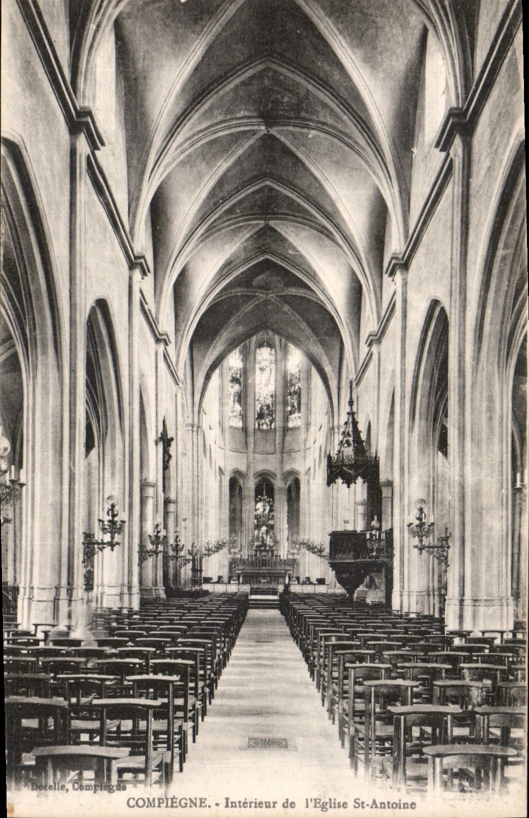 CPA Compiegne Interier de l'Eglise St Antoine 