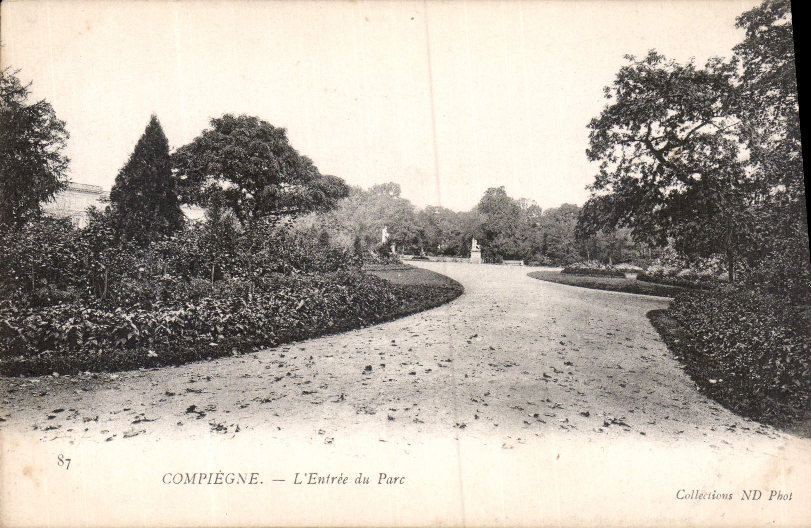 CPA Compiegne l"Entree du Parc 