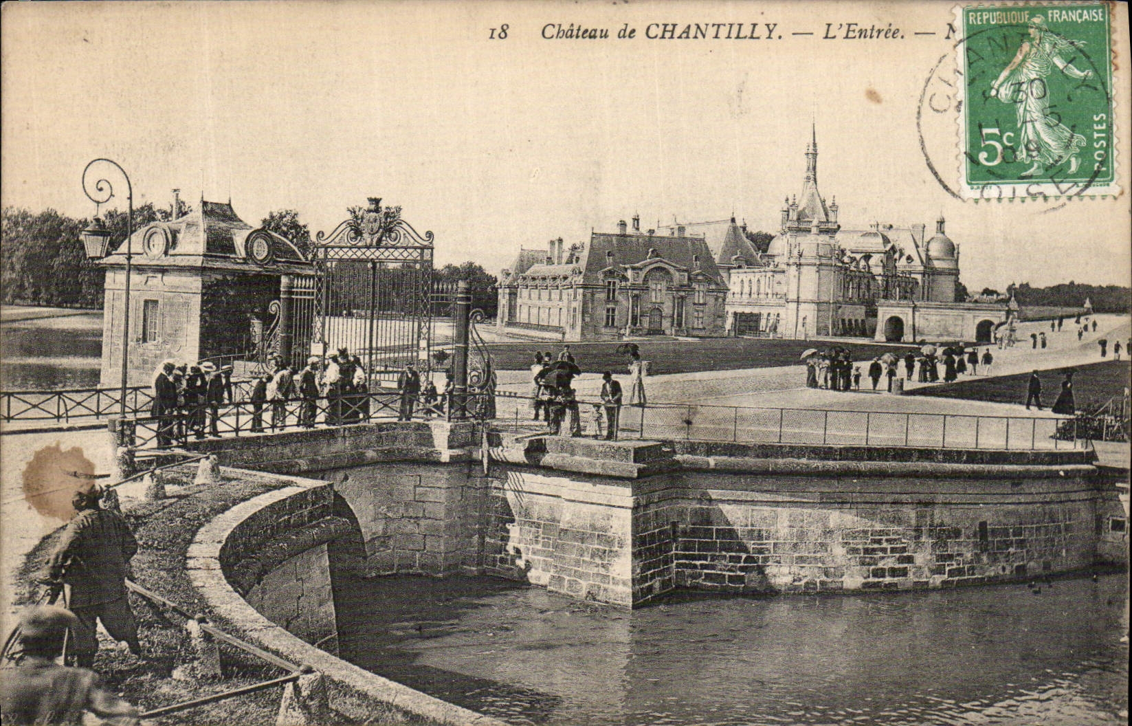 CPA Chateau de Chantilly l'Entree 