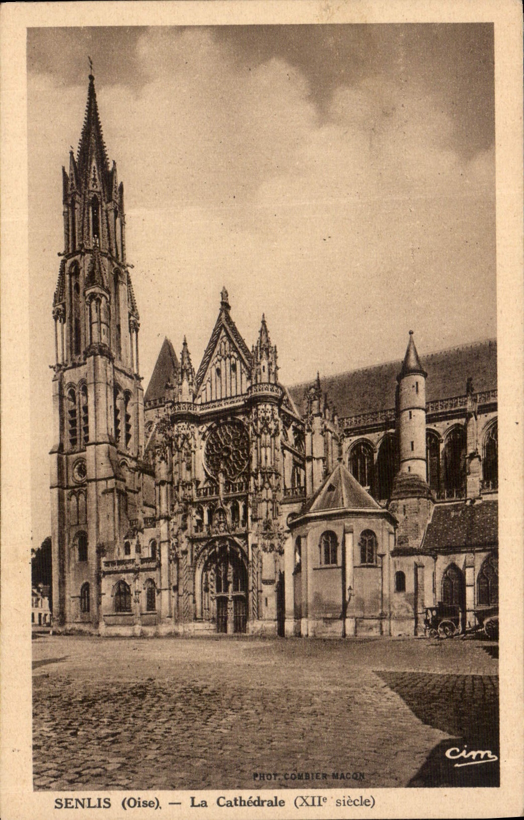 CPA Senlis Oise La Cathedrale XII siecle