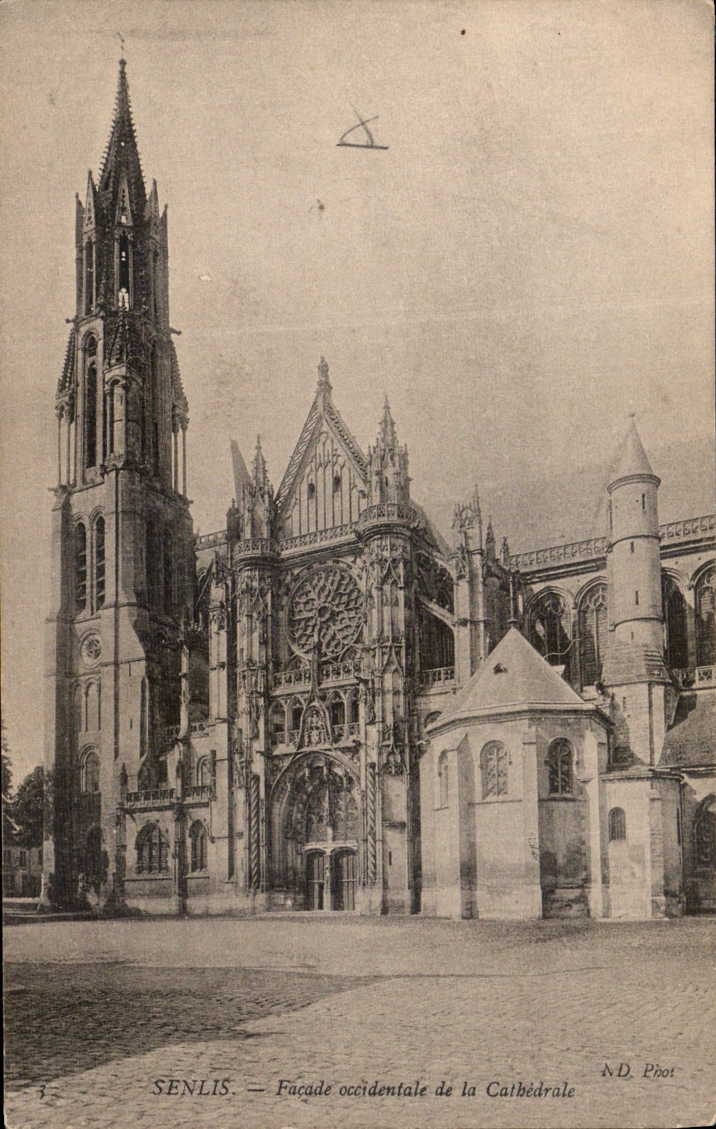 CPA Senlis Facade occidentale de la Cathedrale