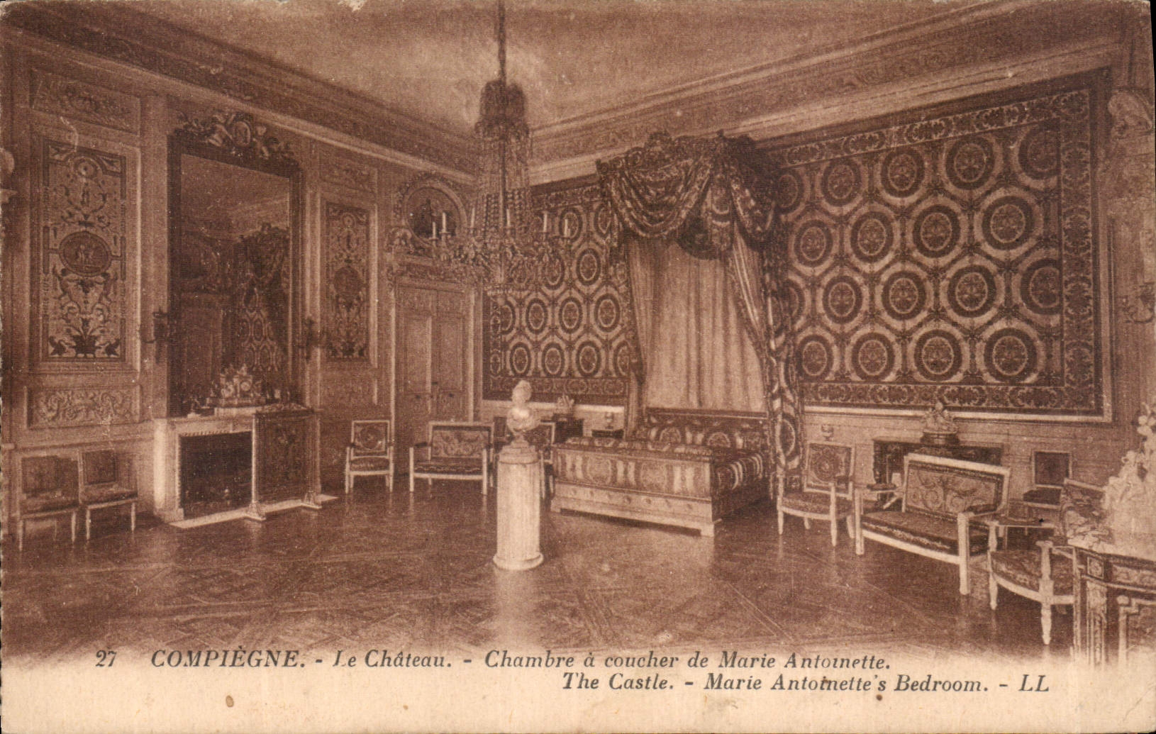 CPA Compiegne le Chateau Chambre a coucher de Marie Antoinette 