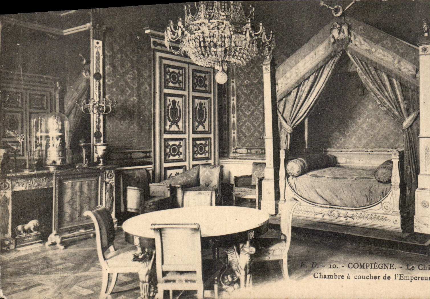 CPA Compiegne Chambre a coucher de l'Empereur 