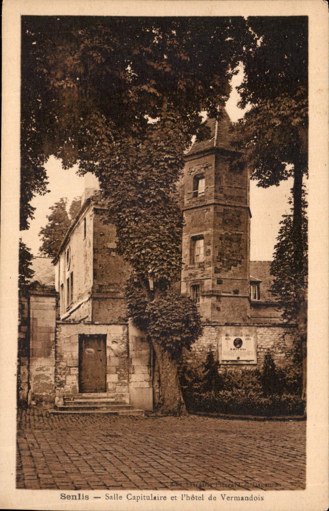 CPA Senlis Salle Capitulaire et l'hotel de Vermandois