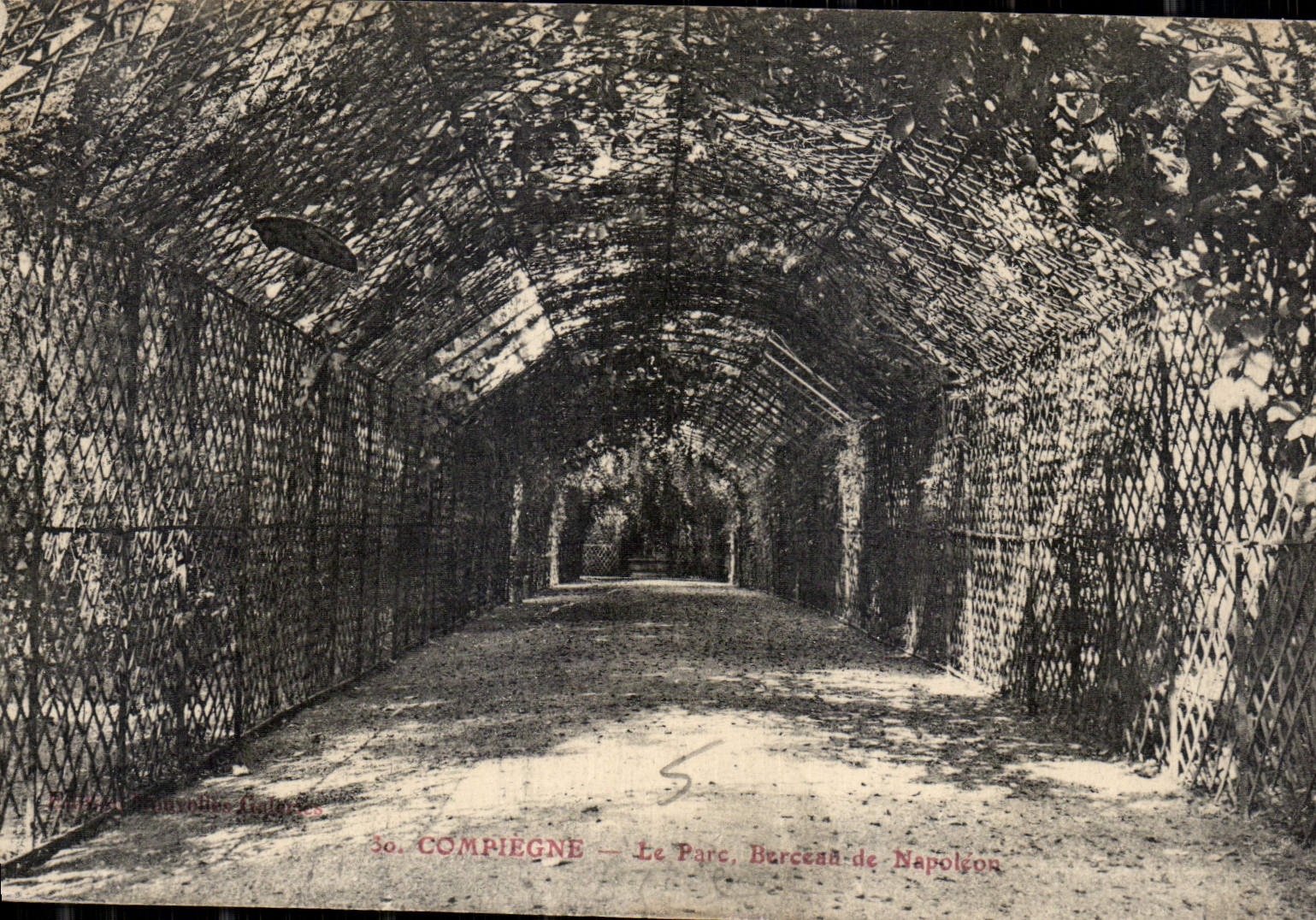 CPA Compiegne le Parc Berceau de Napoleon 