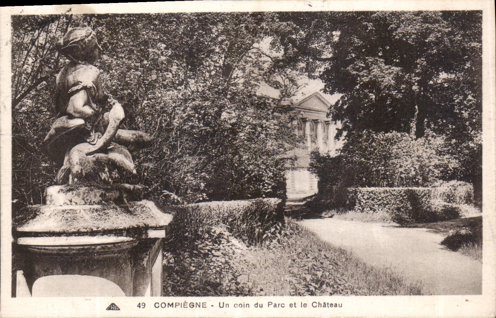 CPA Compiegne un coin du Parc et le Chateau 