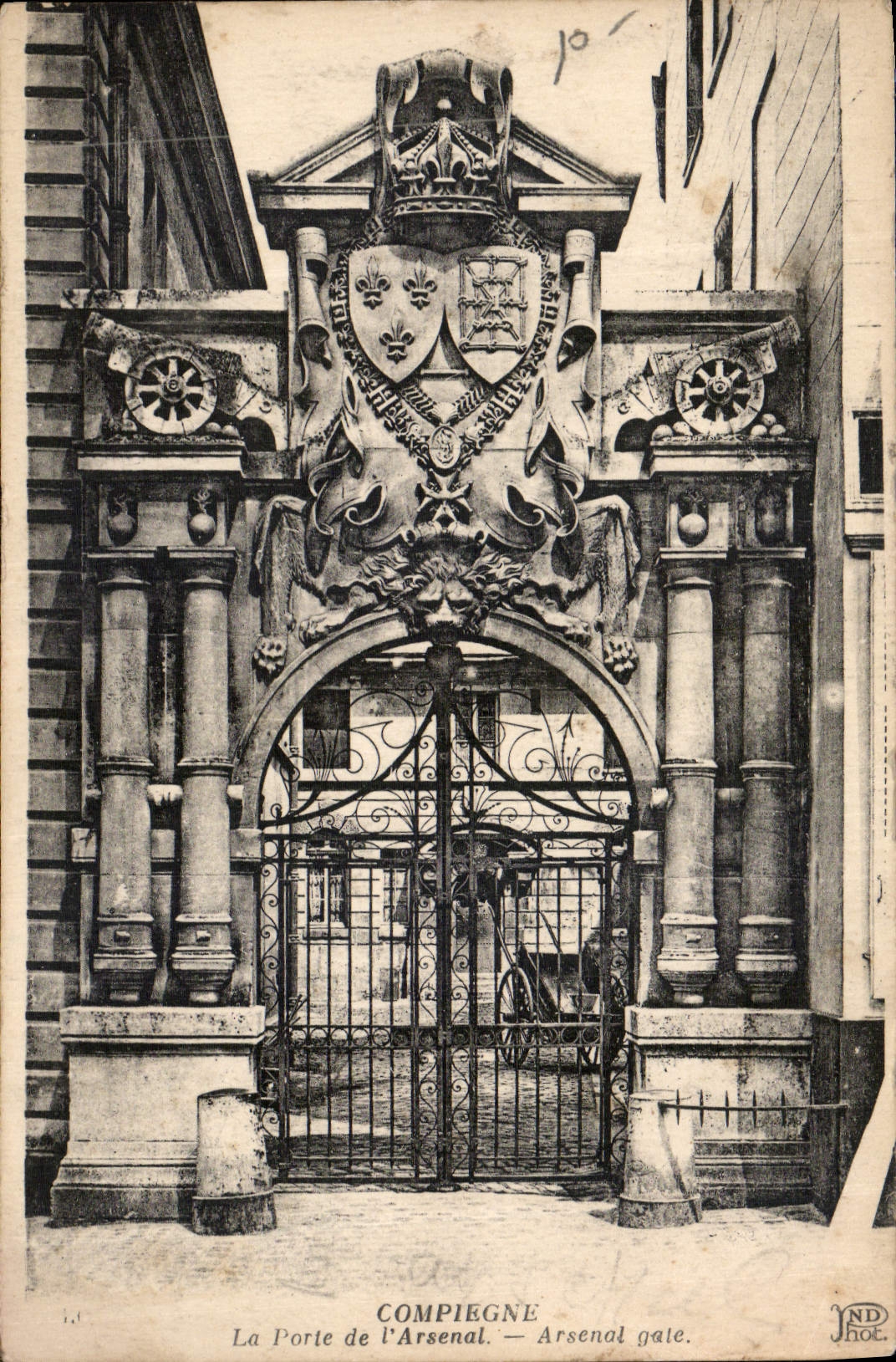 CPA Compiegne la Porte de l'Arsenal 