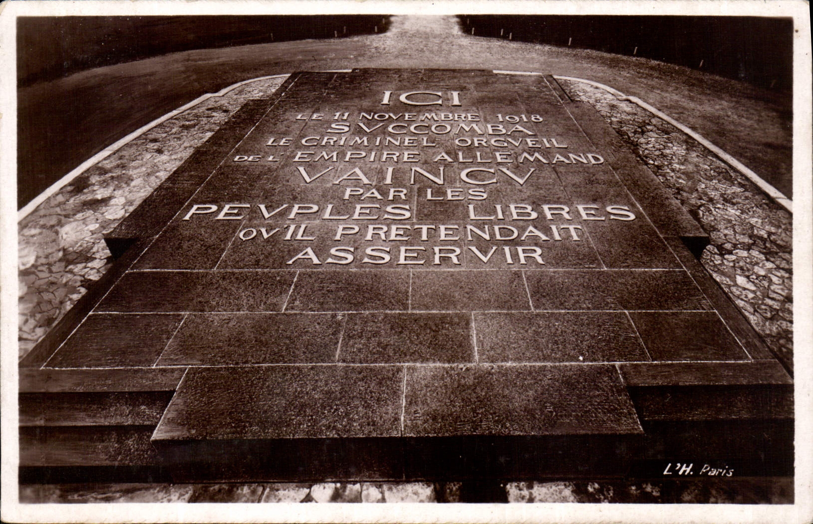 CPA Foret de Compiegne Clairiere de l'Armistice la Dalle Centrale 