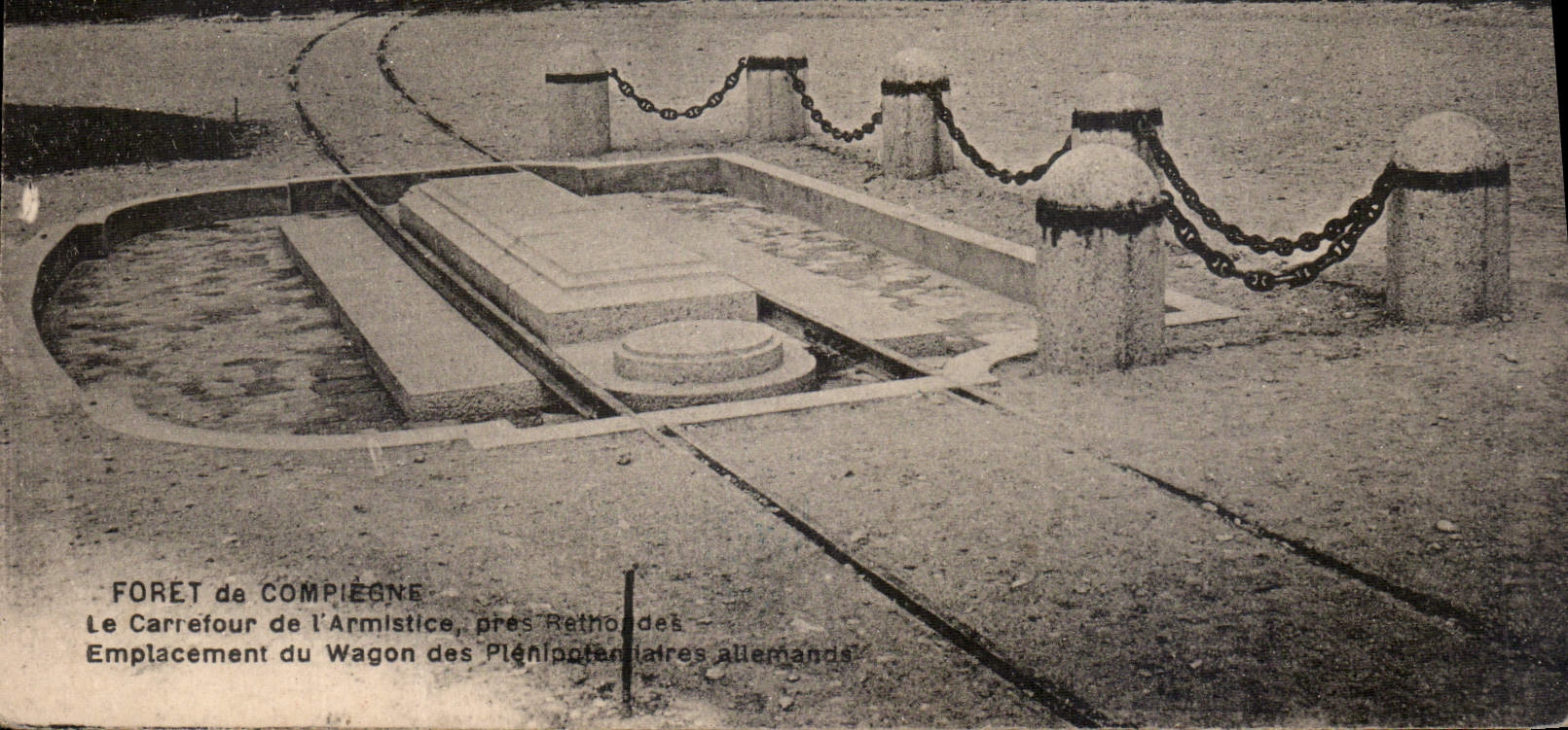 CPA Foret de Compiegne le Carrefour de l'Armistice 