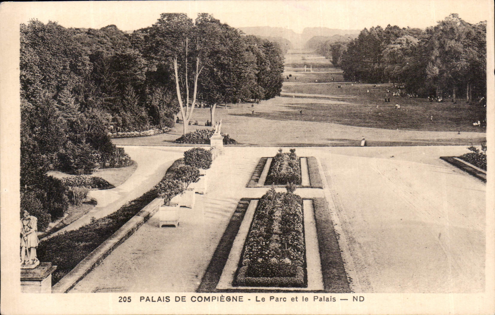 CPA Palais de Compiegne le Parc et le Palais 