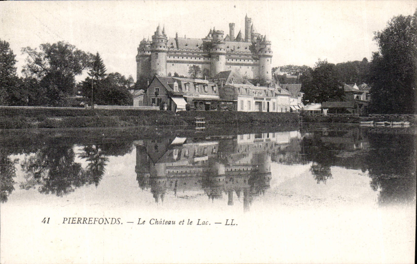 CPA Pierrefonds le Chateau et le Lac 