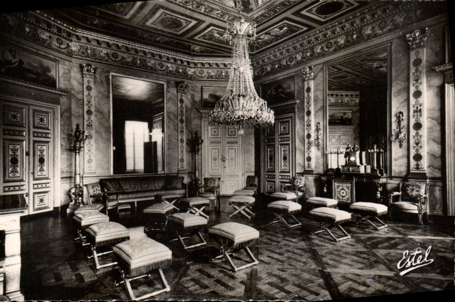 CPA Le Chateau de Compiegne Salon des l'ames d'honneur 