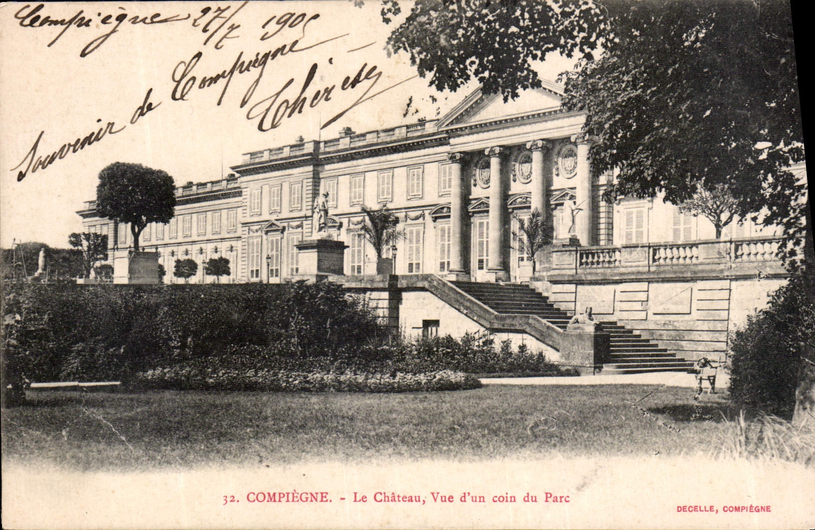 CPA Compiegne le Chateau vue d'un coin du Parc 