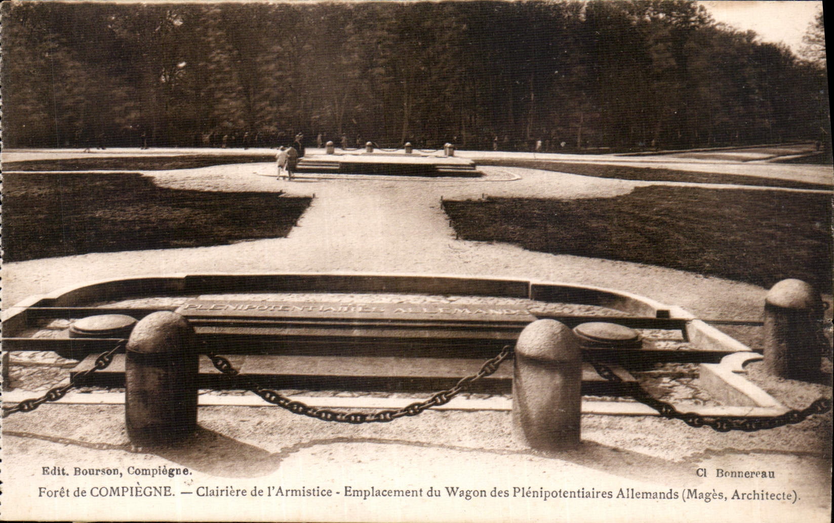 CPA Foret de Compiegne Clairiere de l'Armistice Emplacement du Wagon des Plenipotentiaires Allemands