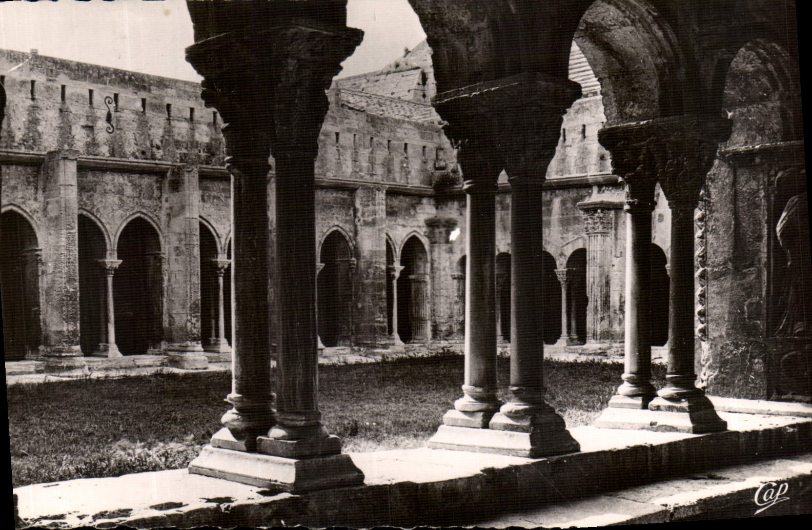 CPA Arles Cloitre St Trophime Galerie XII S 