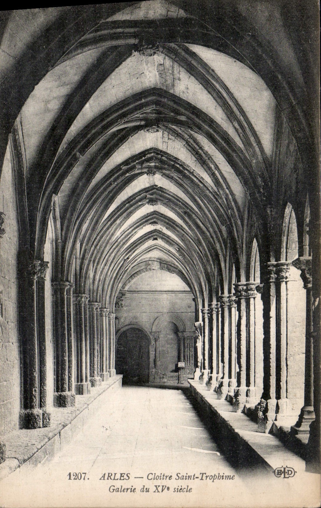 CPA Arles Cloitre Saint Trophime Galerie du XV siecle 
