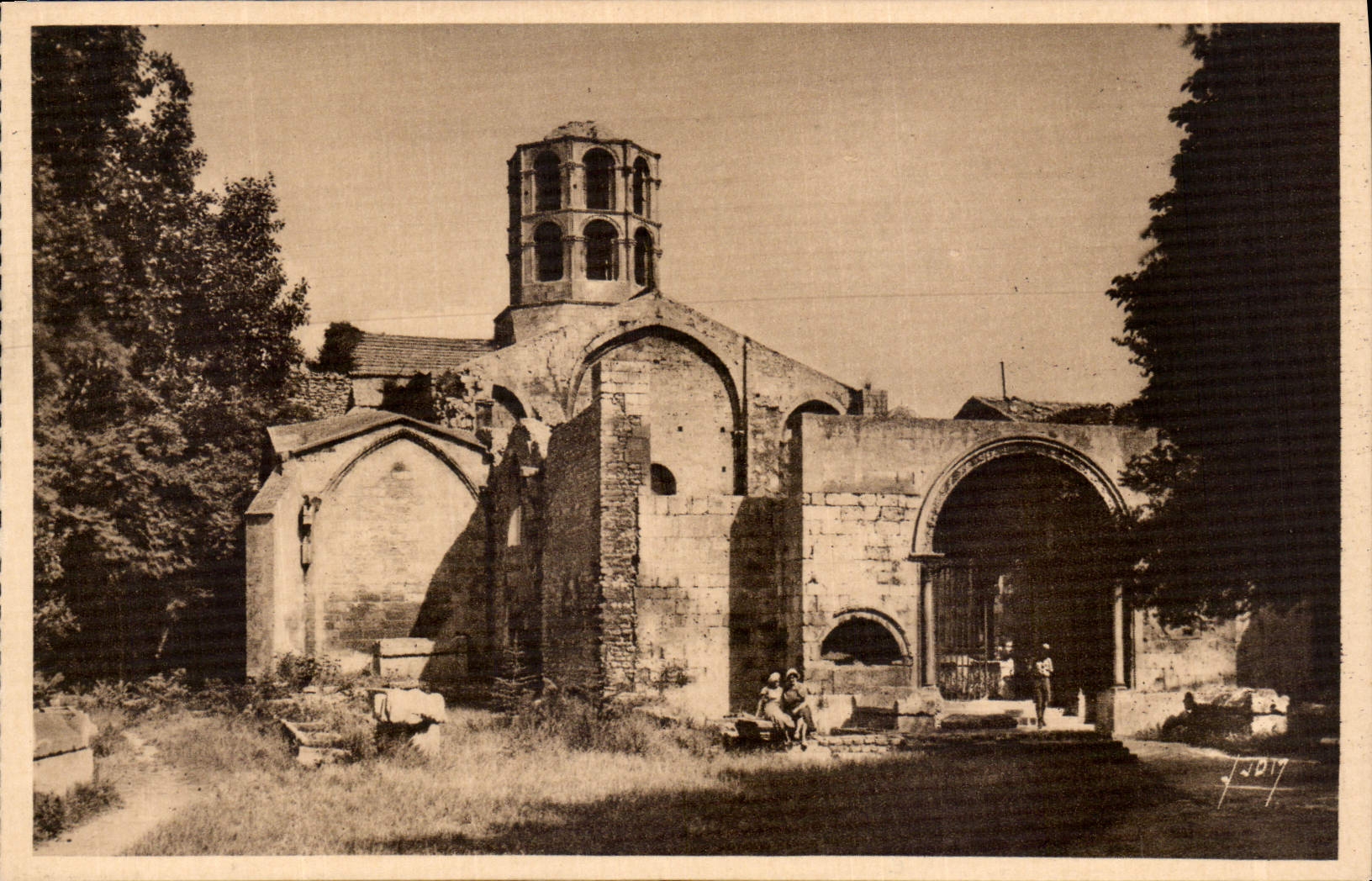 CPA Arles Bouches du Rhone St Honorat des Aliscamps l'Entree