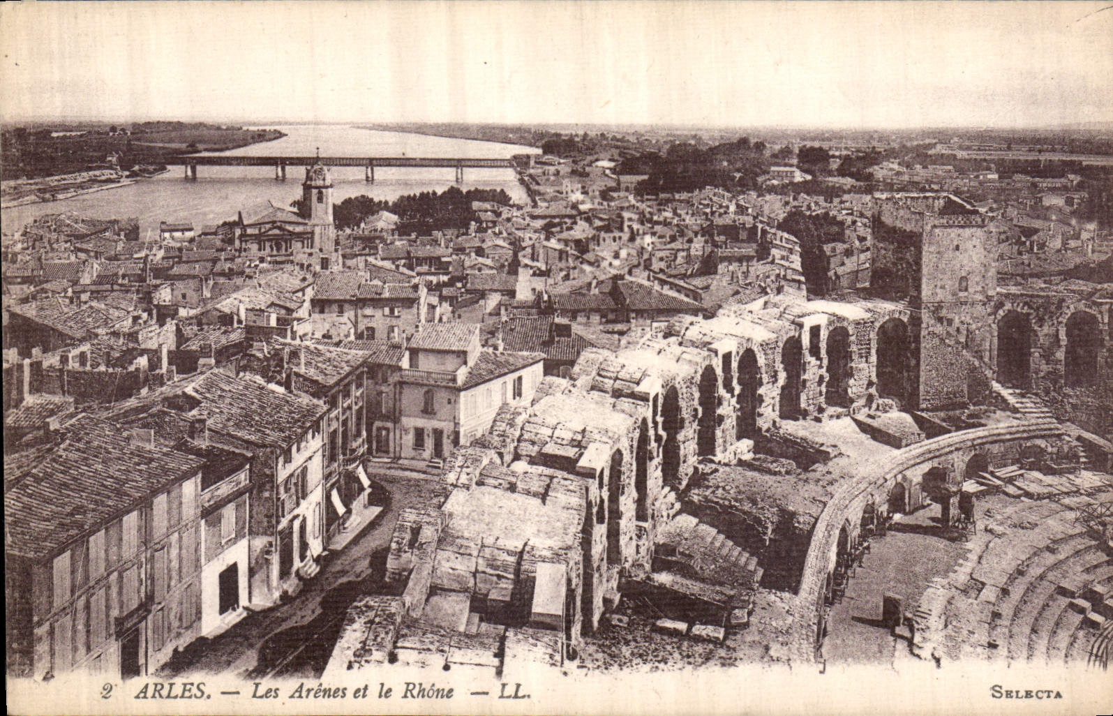CPA Arles les Arenes et le Rhone 