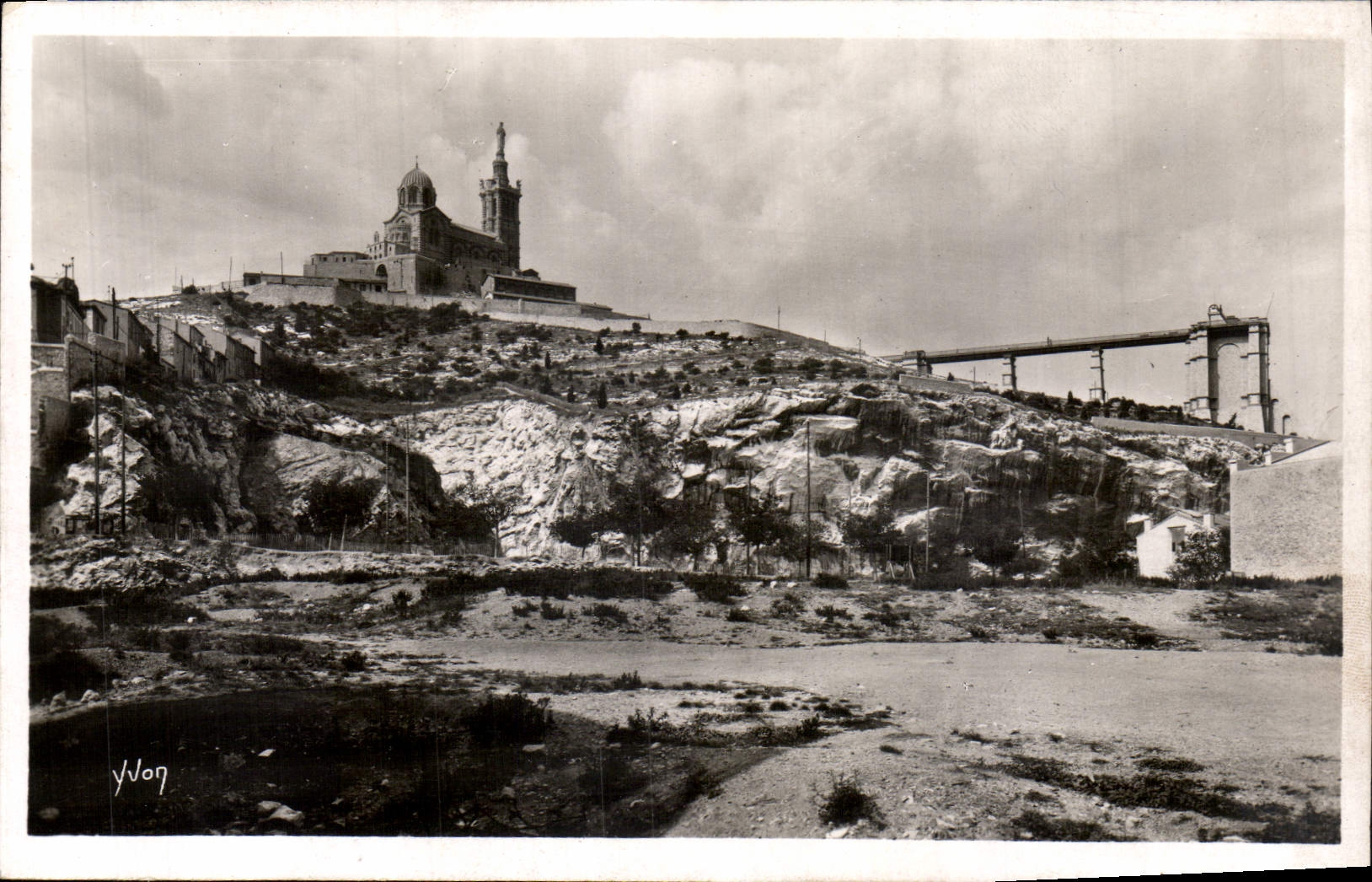 CPA Marseille Notre Dame de la Garde et l'ascenseur 