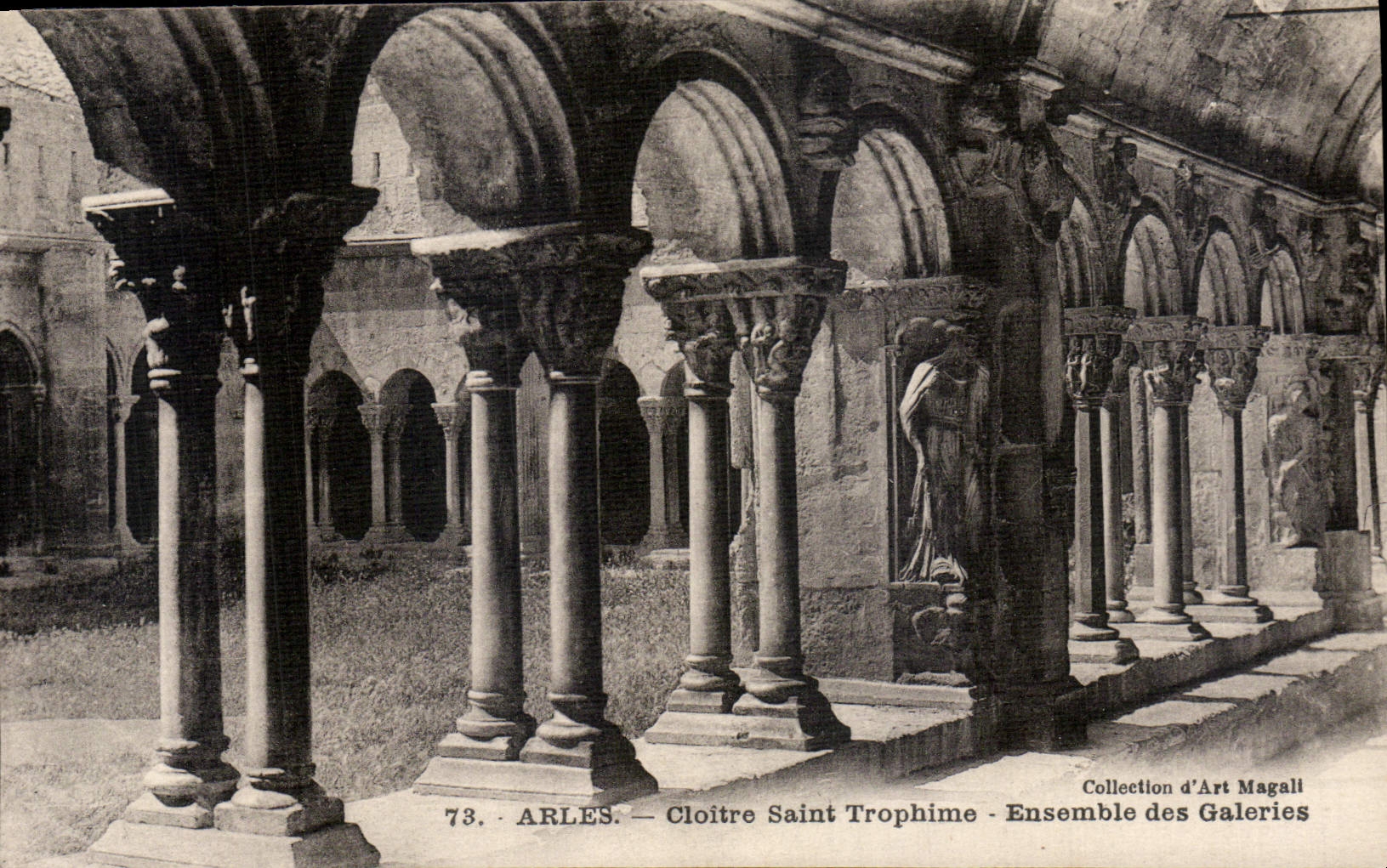 CPA Marseille Cloitre Saint Trophime ensemble des Galeries 