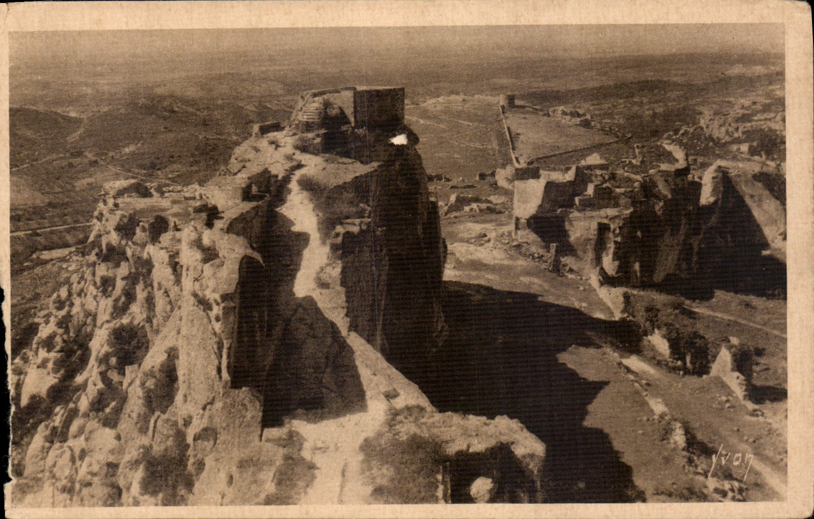 CPA Les Baux bouches du Rhone Ruines du Chateau feodal 