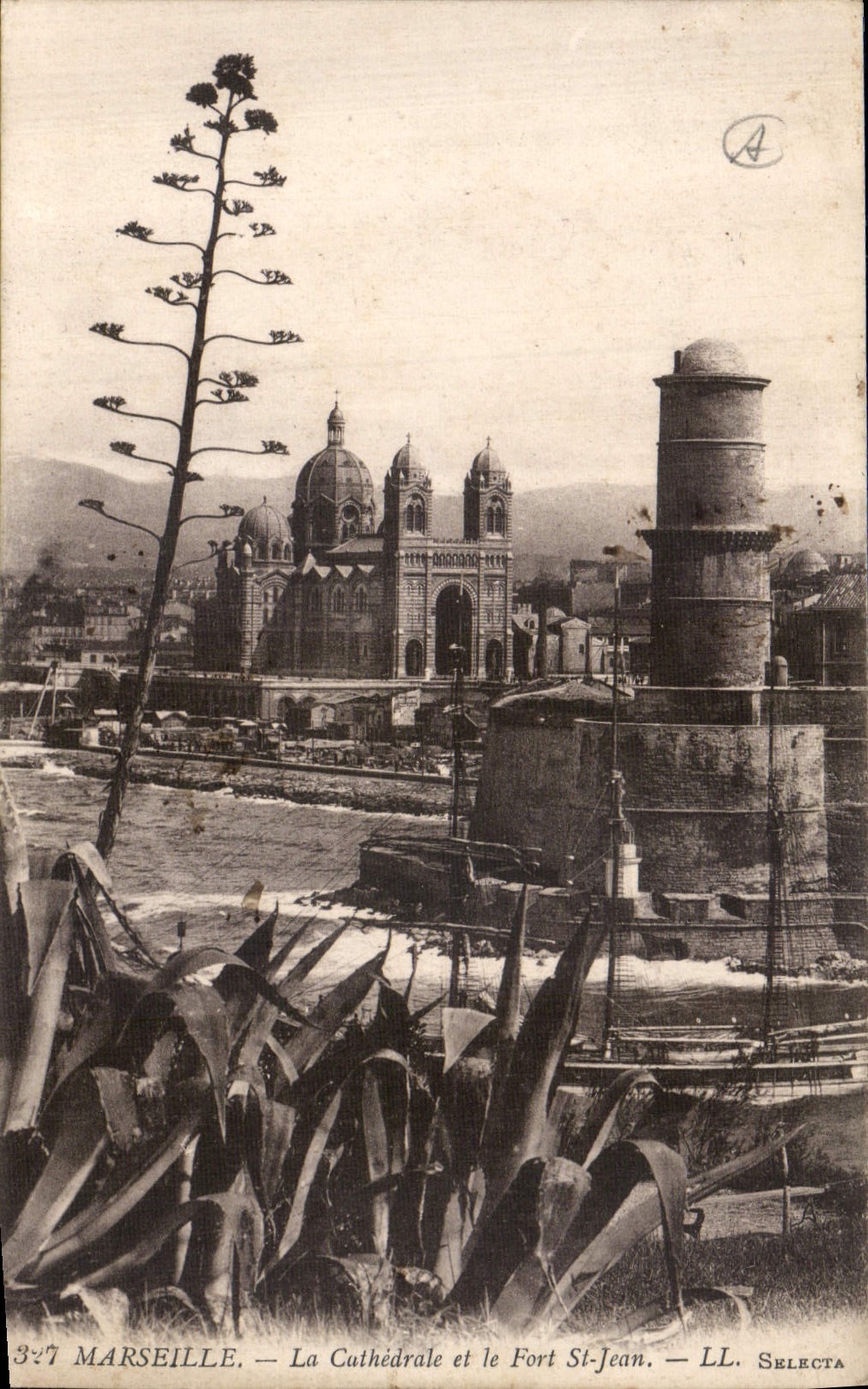CPA Marseille la Cathedrale de la Fort St jean 