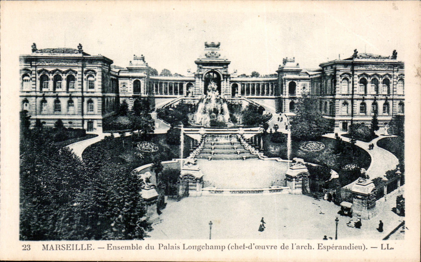 CPA Marseille Ensemble du Palais Longchamp Chef d'Oeuvre de l'arch Esperandieu 