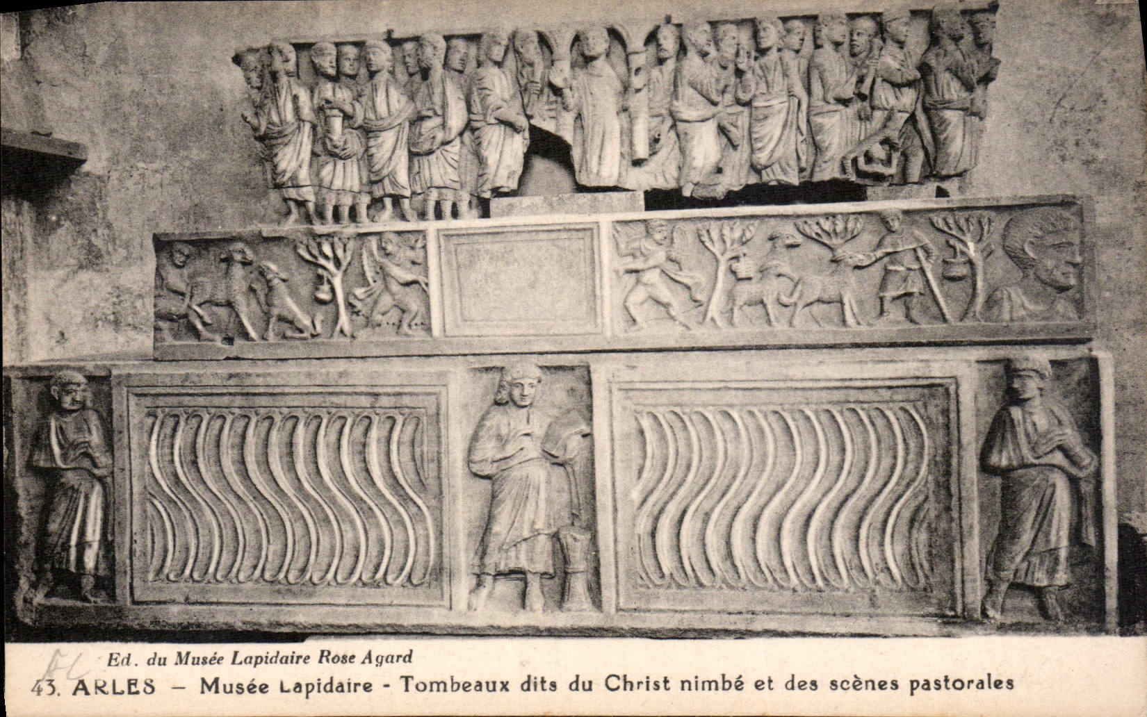CPA Arles Musee Lapidaire Tombeaux dits du Christ nimbe et des scenes pastorales