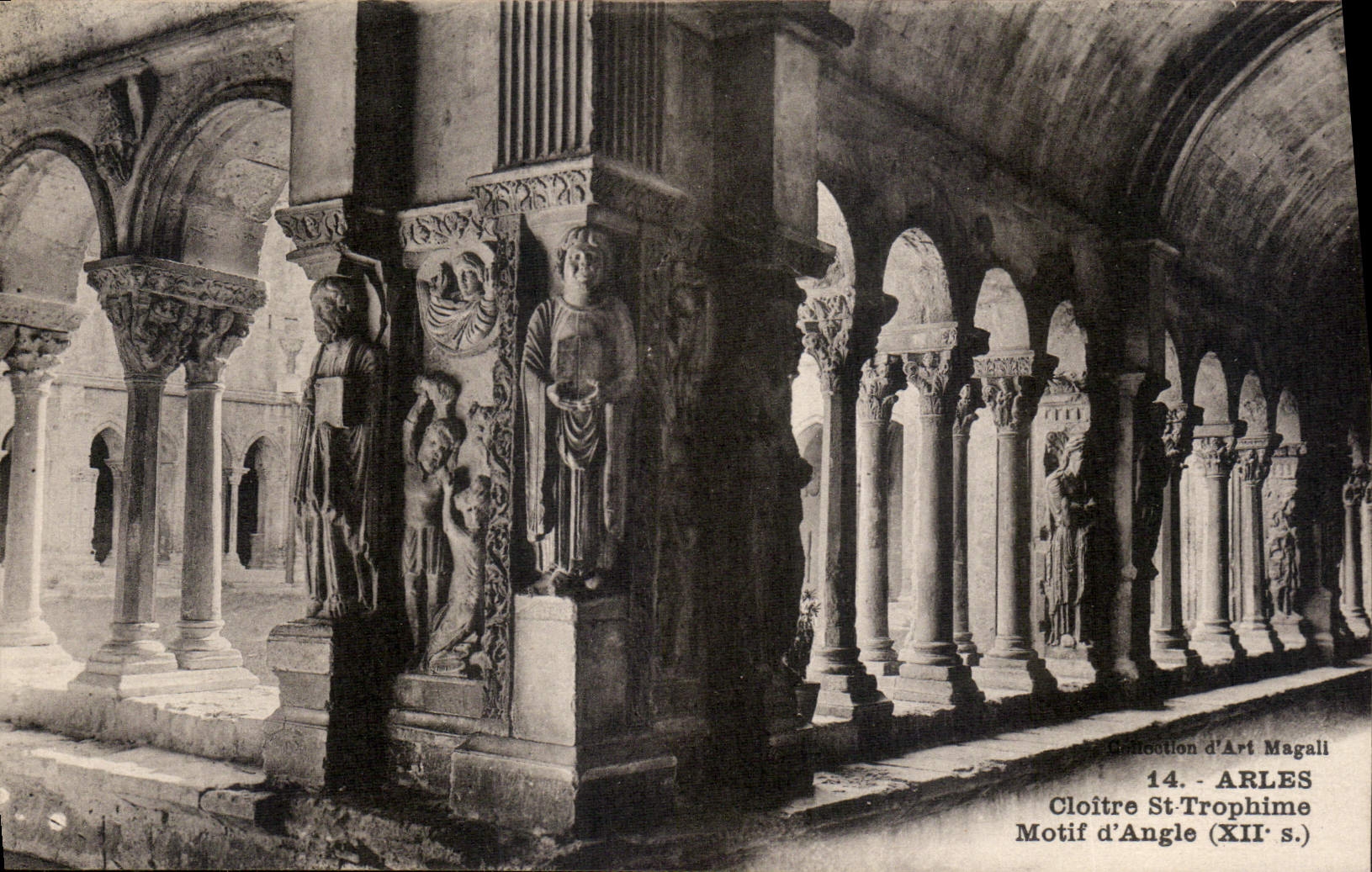 CPA Arles Cloitres St Trophime Motif d'Angle XII S 