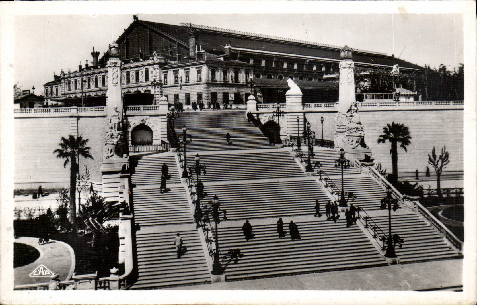CPA Marseille l'Escalier Monumental de la Gare