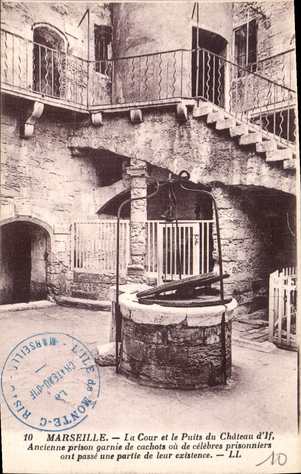 CPA Marseille la Cour et le Puits de Chateau d'If 