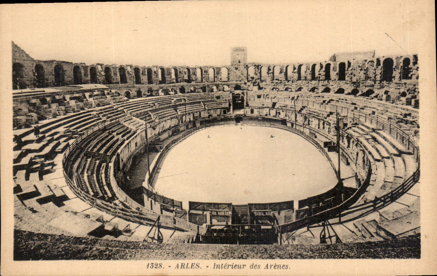 CPA Arles Interieur des Arenes 