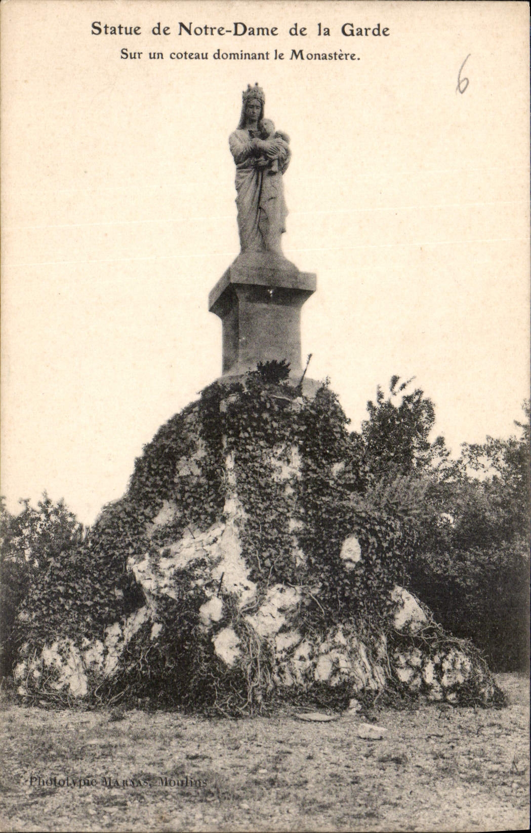 CPA Statue de Notre Dame de la Garde Sur un coteau dominant le Monastere 